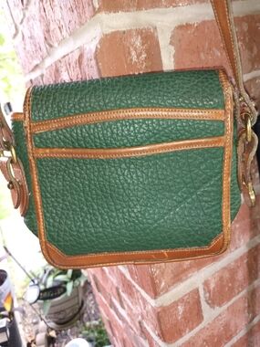 Vintage To She's WorseDooney & Bourke Green Leather Crossbody with Tan Trim